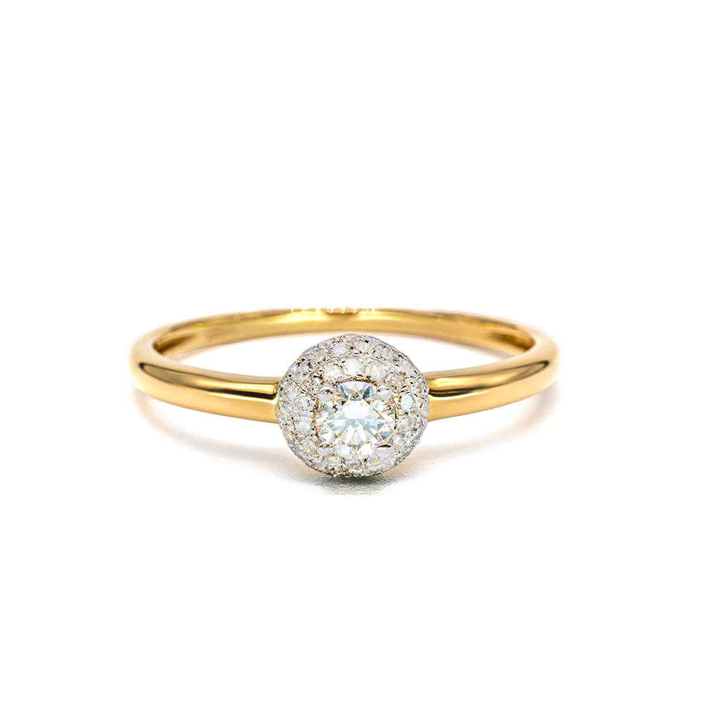 Petrals Lotus sárga arany gyűrű, középen pavé foglalatú, több soros gyémánt díszítéssel.