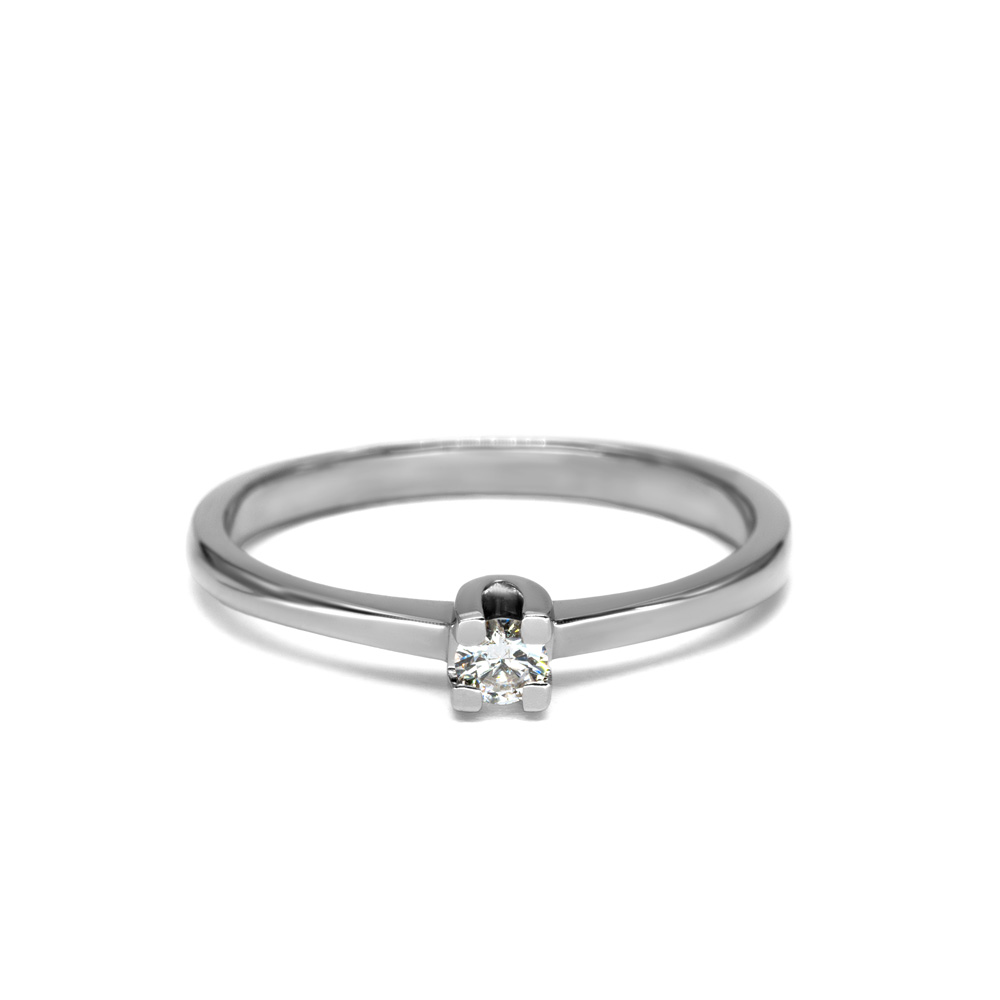 Petrals Lily fehérarany gyűrű, középen karmos foglalatú briliáns gyémánttal, sima tükörfényű karikával.