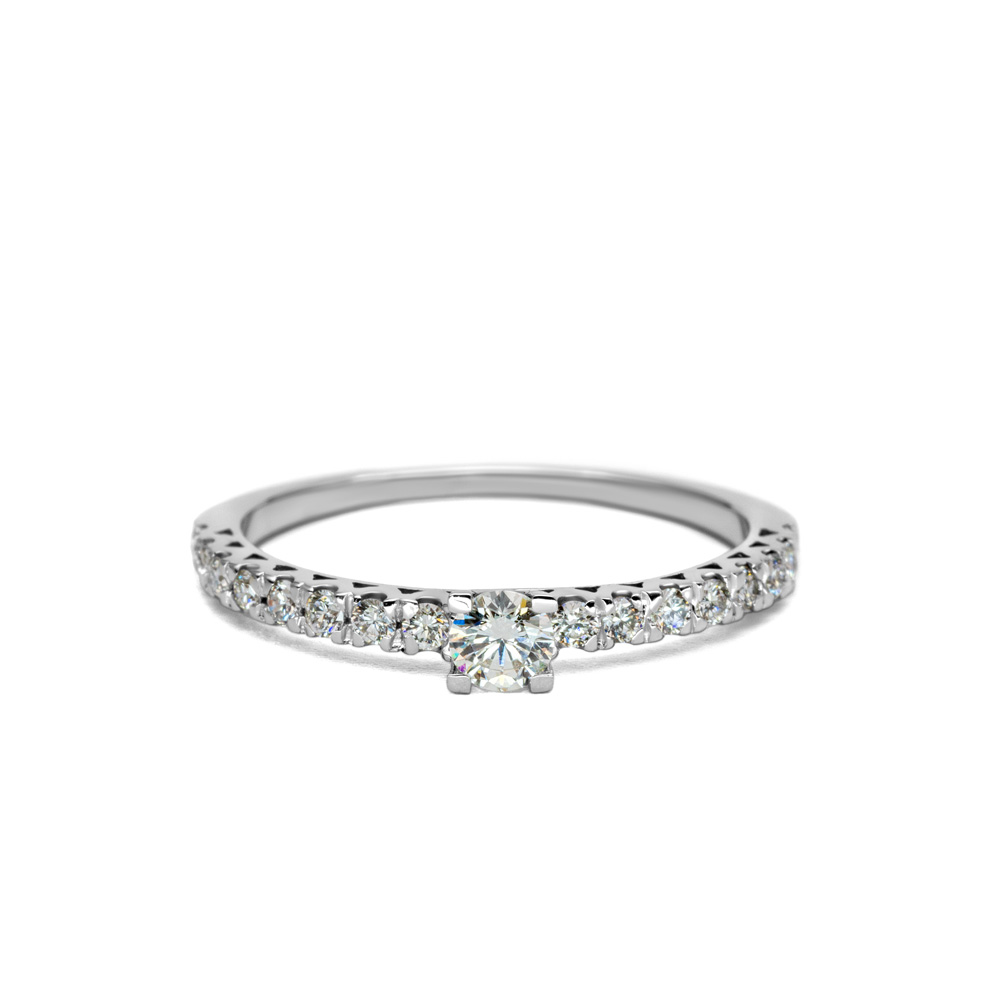 Petrals fehérarany gyűrű középen nagy briliánssal, teljes körű pavé gyémántsorral, klasszikus, ragyogó női dizájnban