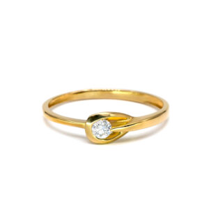 Petrals Eustoma sárga arany aszimmetrikus gyűrű, bezeles foglalatban központi briliáns gyémánttal.