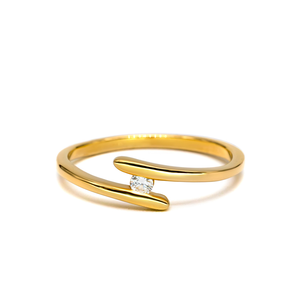 Petrals Asphodel sárga arany modern “nail ring” karmos foglalatú briliáns gyémánttal, sima nyitott szárú dizájnban.