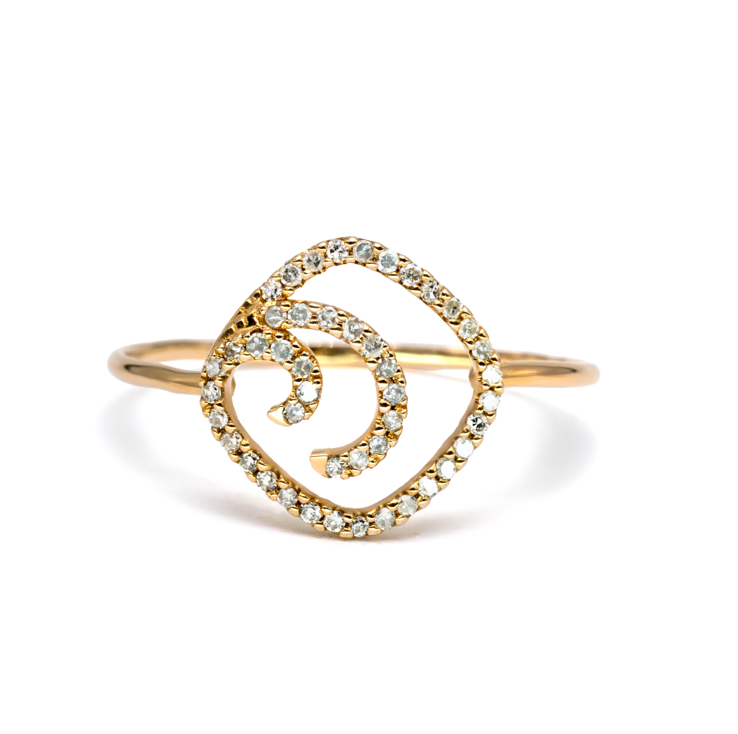 Petrals Spiralis sárga arany gyűrű, négyzetes, pavé foglalatú gyémánt spirál motívummal.