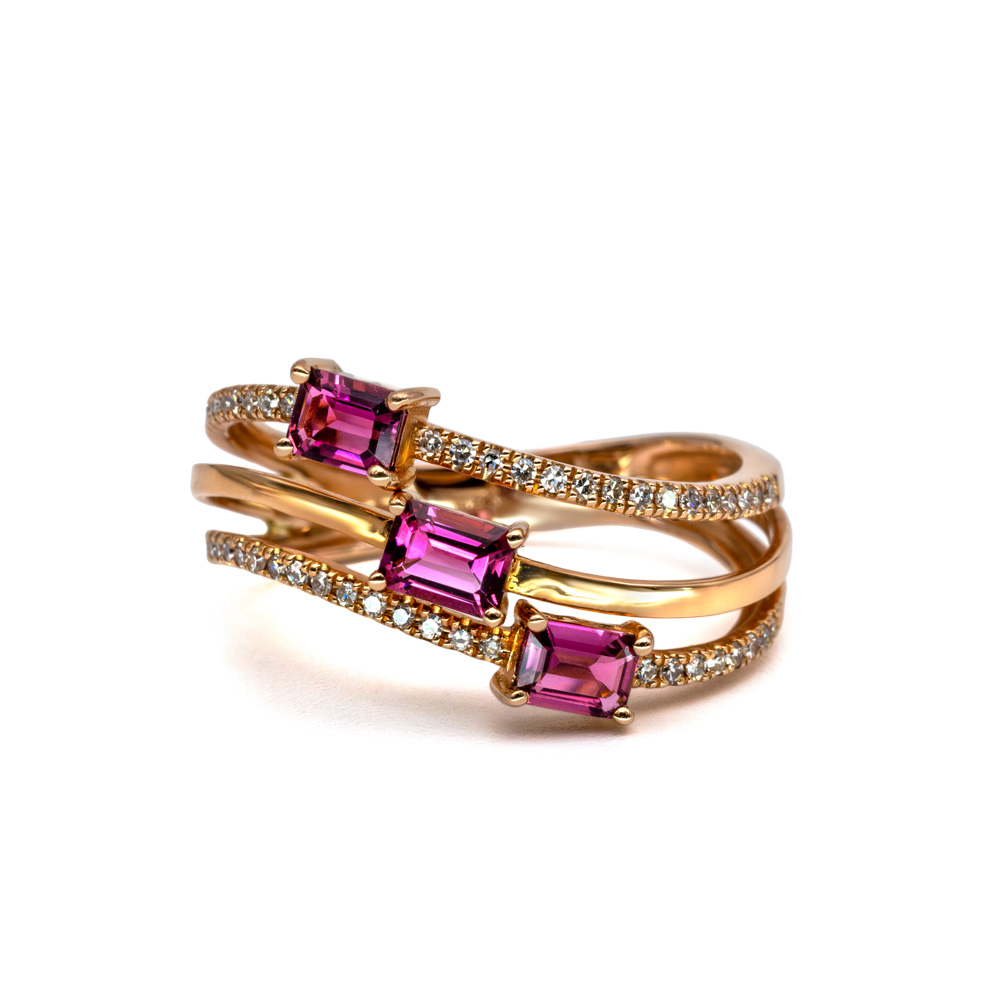 Petrals Senecio háromsoros rozé arany hullámos gyűrű platina drágakövekkel és pavé gyémántdíszítéssel.