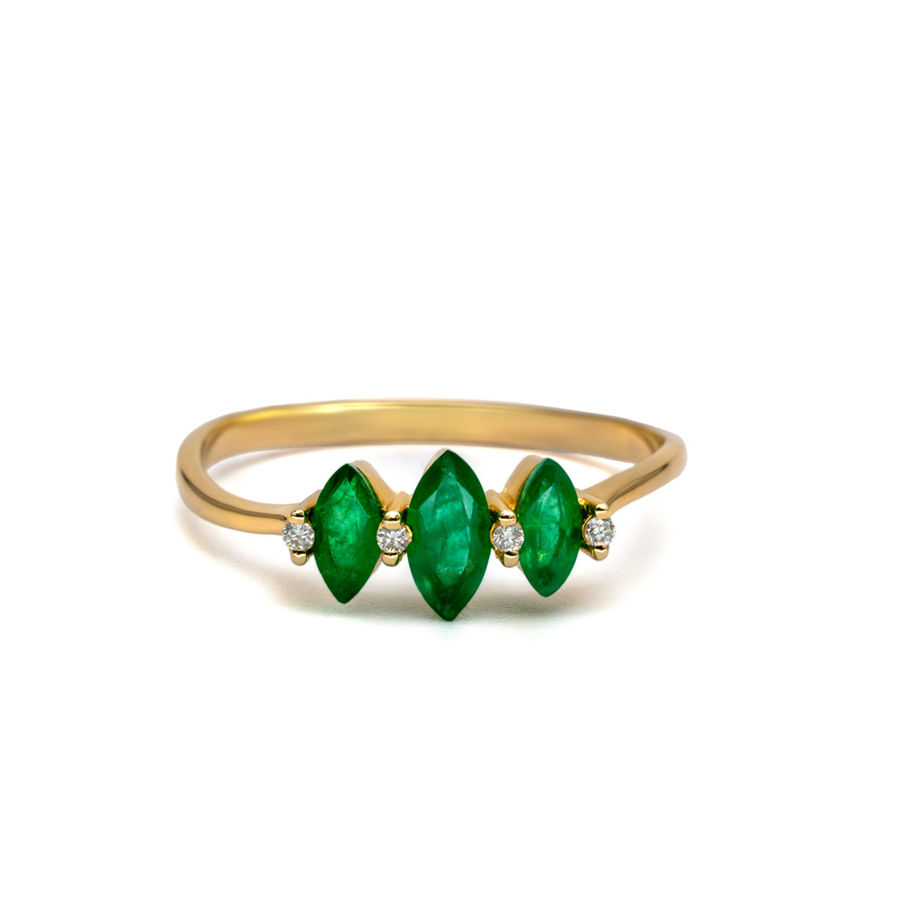 Petrals Maranta sárga arany gyűrű három marquise smaragddal és briliáns pavé gyémánt díszítőkövekkel.