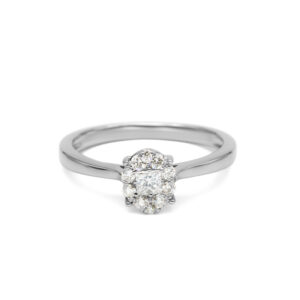Petrals fehérarany gyűrű ovális halo foglalattal és briliáns gyémántkövekkel, nőies elegáns dizájnban