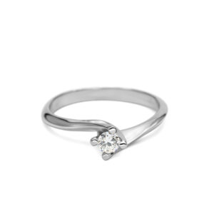 Petrals fehérarany gyűrű aszimmetrikus íves sínnel, központi négykarmos briliáns gyémánttal