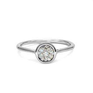 Petrals fehérarany gyűrű modern kör foglalattal, központi pavé gyémántokkal, elegáns női dizájnban