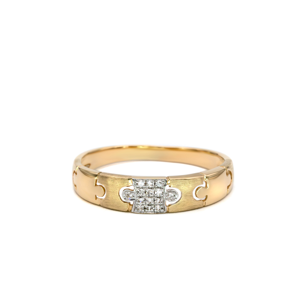 Petrals sárga arany gyűrű négyzet pavé gyémánttal, áttört modern C-motívummal