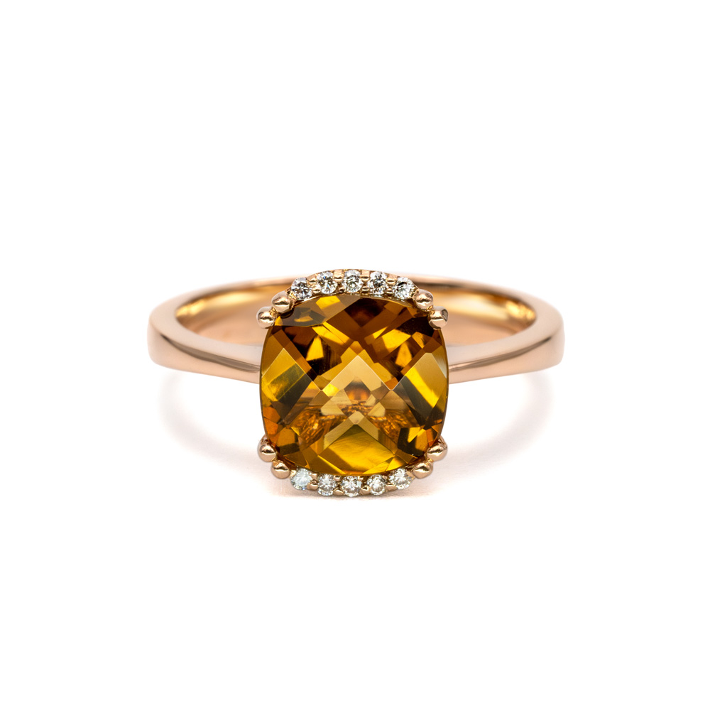 Petrals rozéarany gyűrű GT (golden topaz) fő kővel és pavé gyémánt sávval, elegáns modern női dizájnban