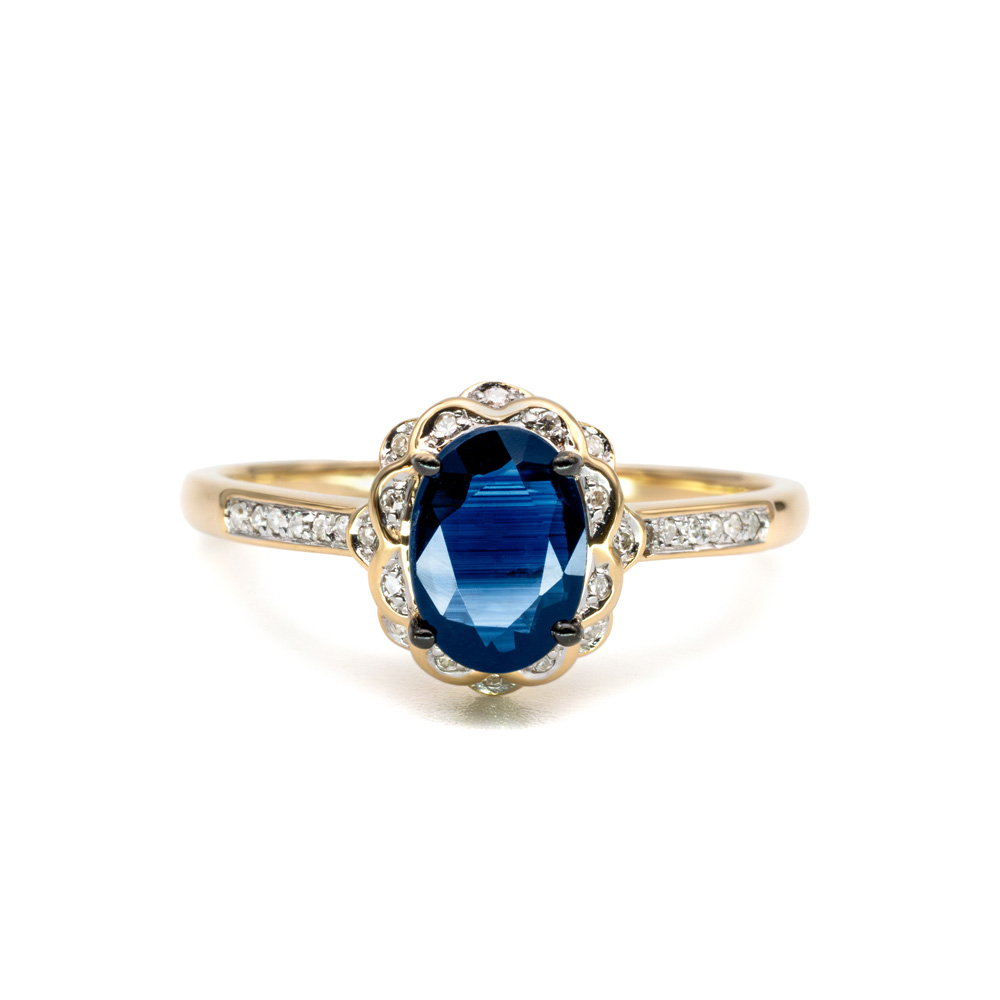 Petrals vintage stílusú sárgaarany gyűrű ovális szafírral és pavé gyémánt foglalattal, nőies elegáns dizájnban