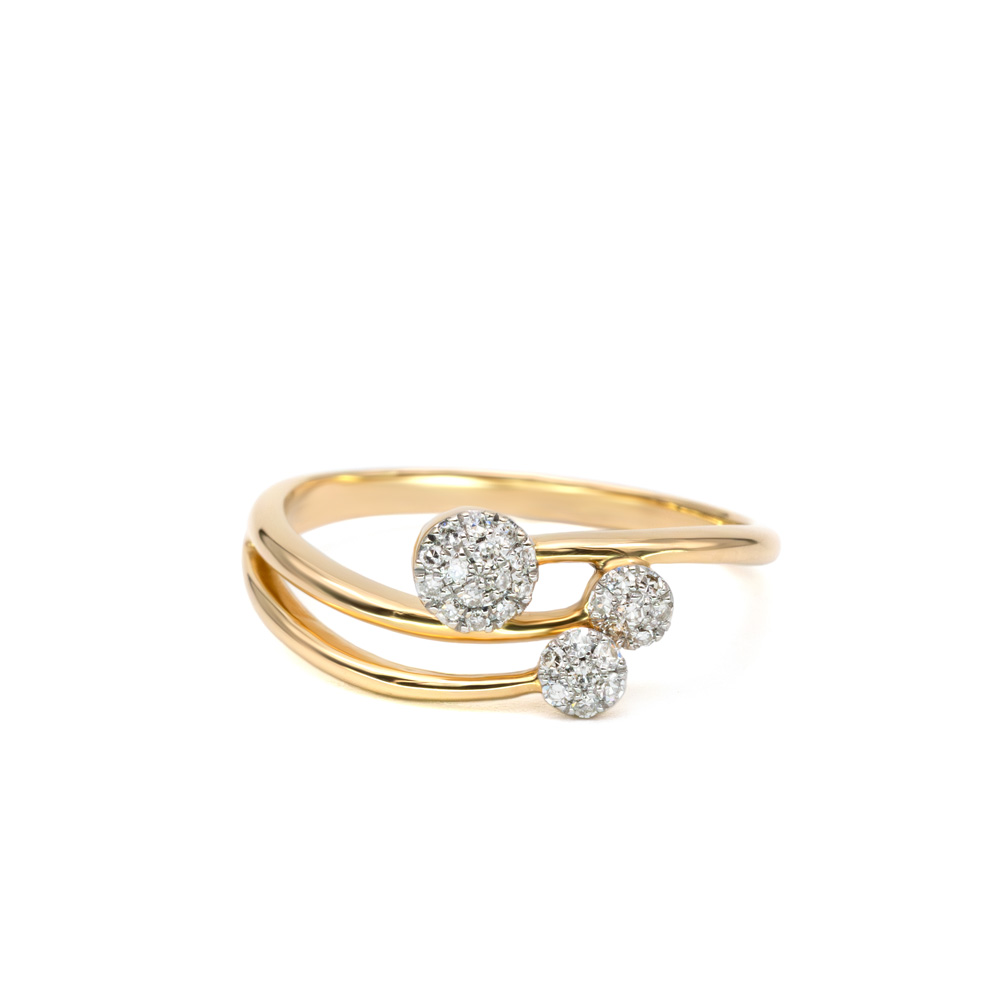 Petrals sárga arany gyűrű három gyémánt pavé koronggal dupla ívű sínnel