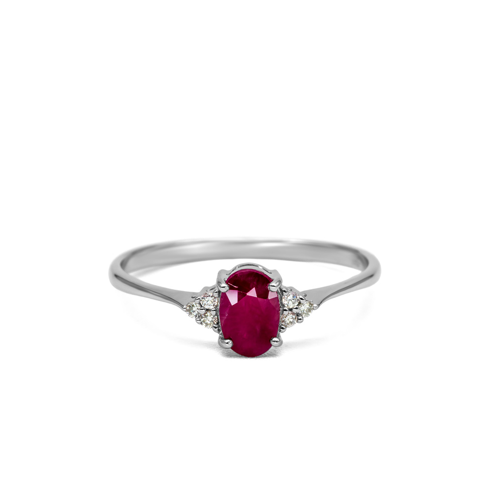 Petrals fehérarany gyűrű ovális rubinnal és oldalsó gyémántokkal elegáns vékony sínnel