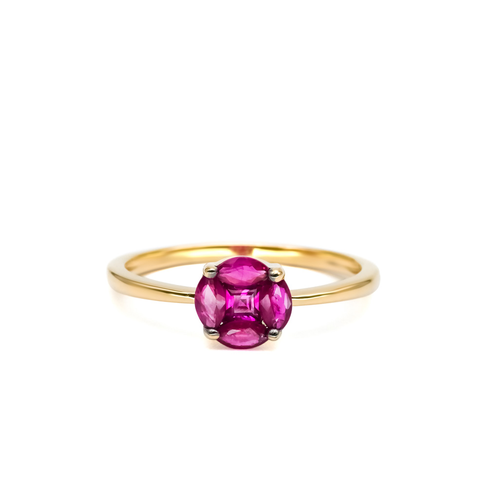 Petrals sárga arany gyűrű négy ovális rubin cluster fejjel karcsú fényes sínnel