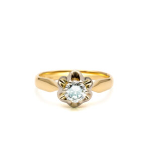 Petrals elegáns sárga arany eljegyzési gyűrű virágmotívumos fehérarany foglalatban briliáns gyémánttal