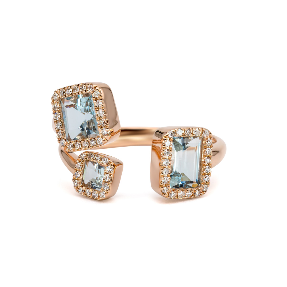 Petrals rozéarany három akvamarin lépcsőcsiszolású gyűrű négyszögletes kövekkel, minimalista termékfotó fehér háttérrel