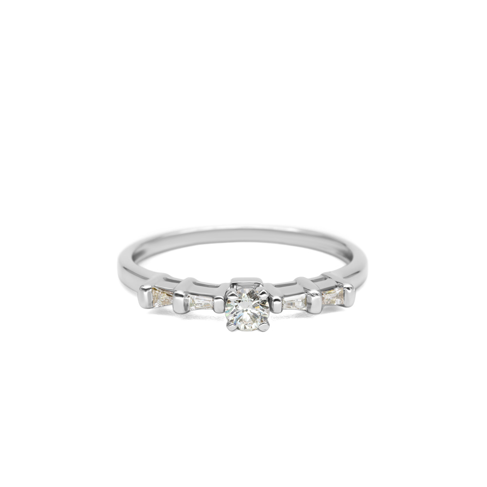 Petrals fehérarany baguette oldalköves solitair gyémánt eljegyzési gyűrű kerek központi kővel, minimalista termékfotó fehér háttérrel