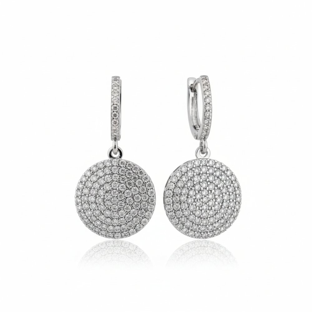 Teljesen pavé cirkónia kövekkel kirakott kerek fehér arany Petrals fülbevaló, francia kapoccsal párosítva.