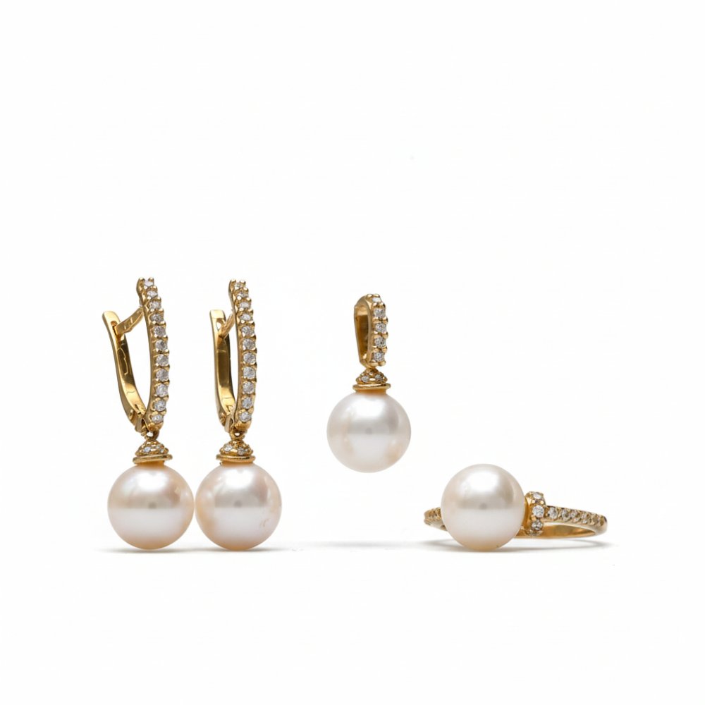 Petrals 14 karátos sárga arany ékszer szett tenyésztett gyöngyökkel és cirkónia díszítéssel.