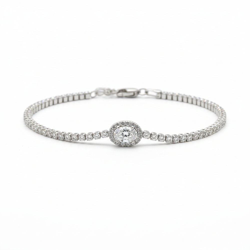 Petrals fehér arany tenisz karkötő – 14K ródiumozott, ovális halo cirkónia főkő, pavé sor, dobozos zárral, fehér háttéren