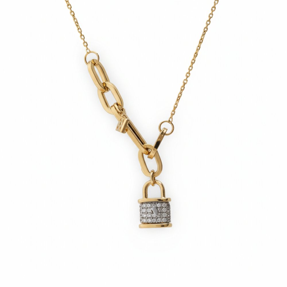 Petrals exkluzív 14 karátos sárga arany karkötő cirkónia köves lakat medállal és díszes láncszemekkel.